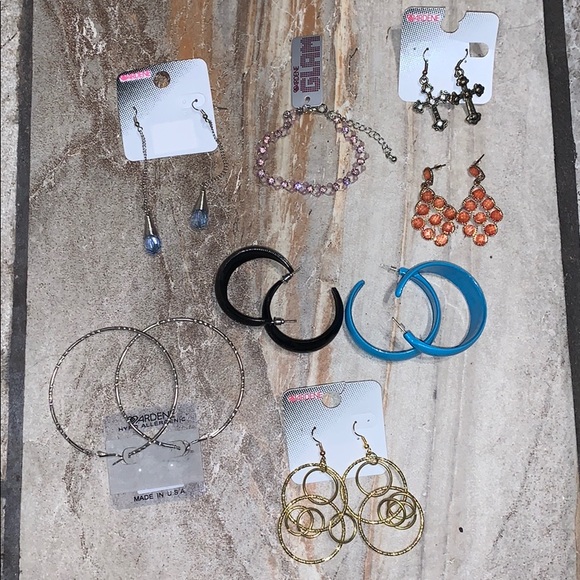 Ardene Jewelry - Bundle of 7 Earrings and a Bracelet